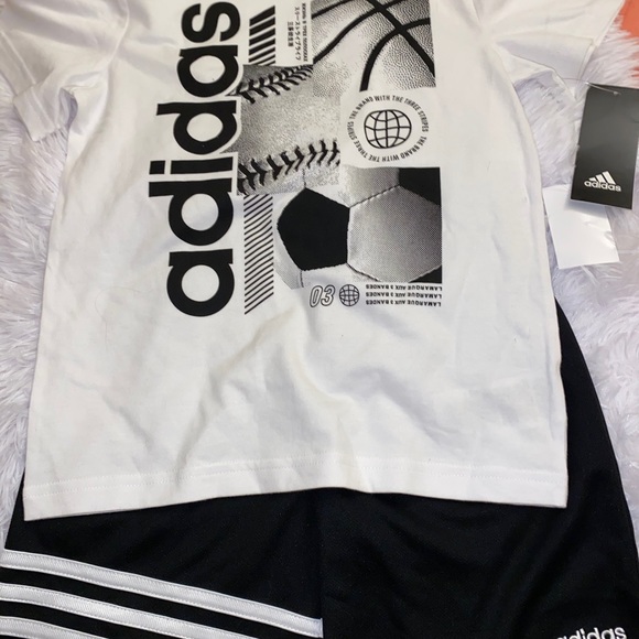 Adidas boy 2pc set size 5 - Picture 3 of 8